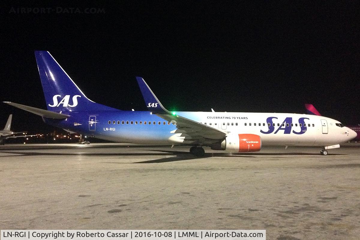 LN-RGI, 2014 Boeing 737-86N C/N 35646, Apron 9