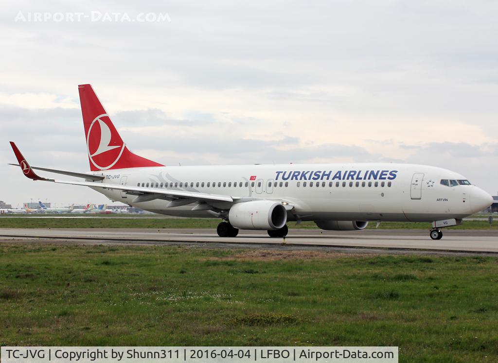 TC-JVG, 2014 Boeing 737-8F2 C/N 42009, Taxiing holding point rwy 14L for departure...