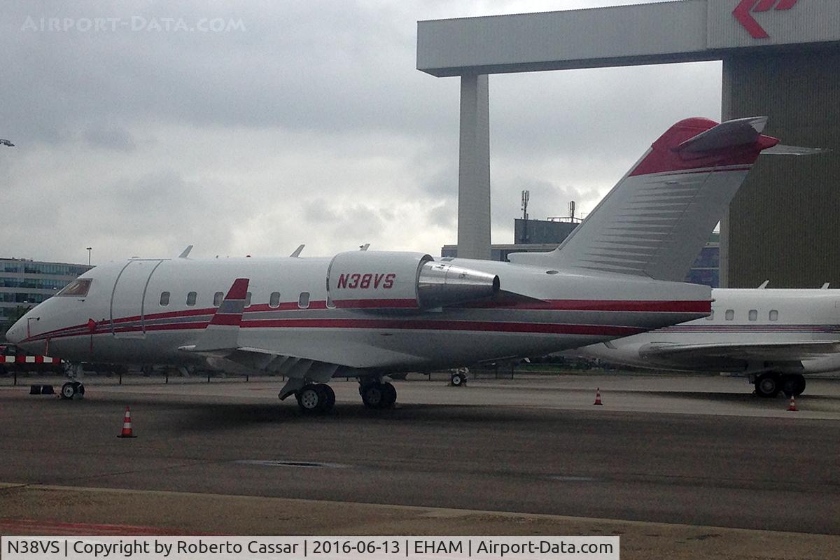N38VS, 1999 Bombardier Challenger 604 (CL-600-2B16) C/N 5421, EHAM VIP