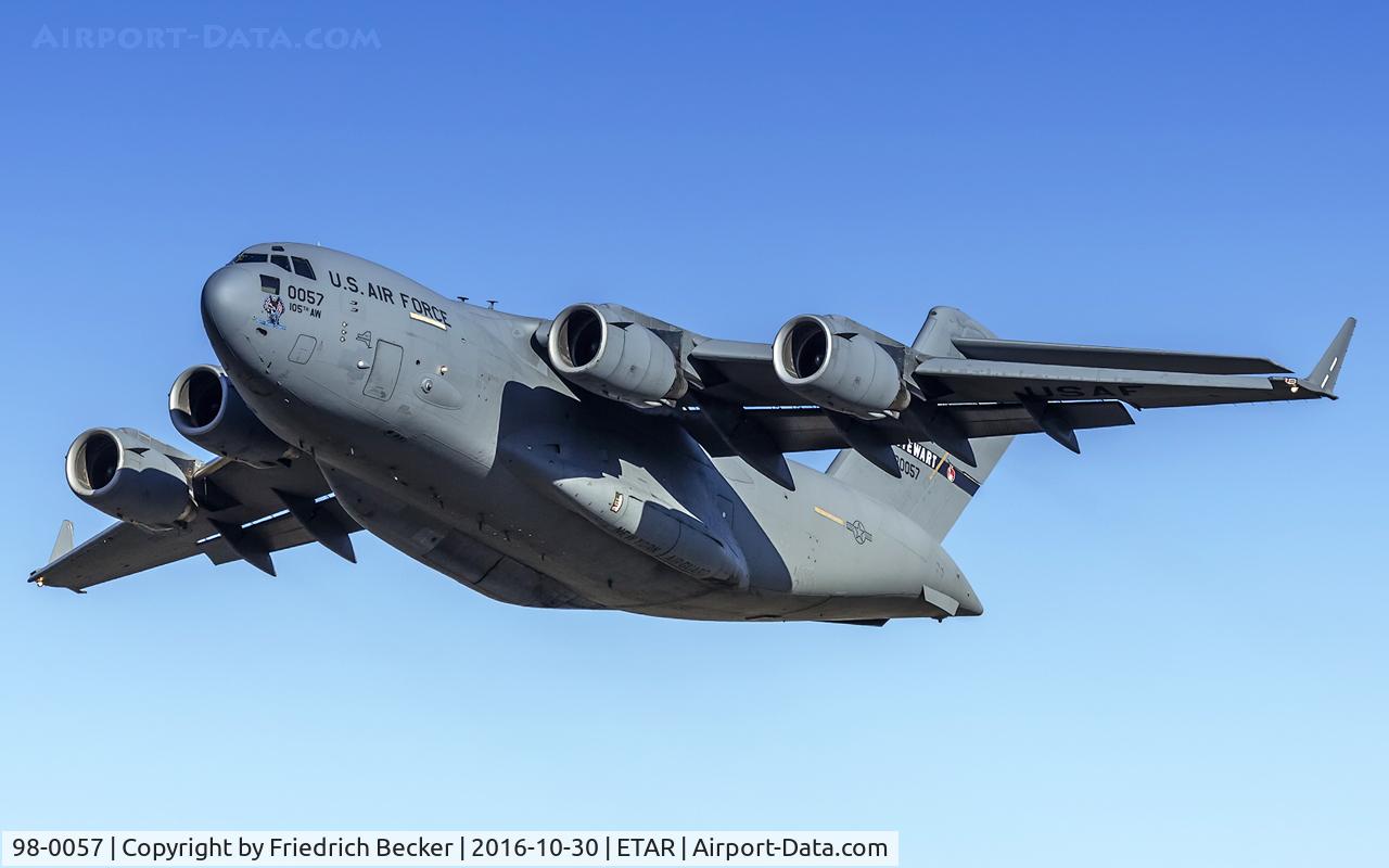98-0057, 1998 Boeing C-17A Globemaster III C/N 50061, departure via RW26