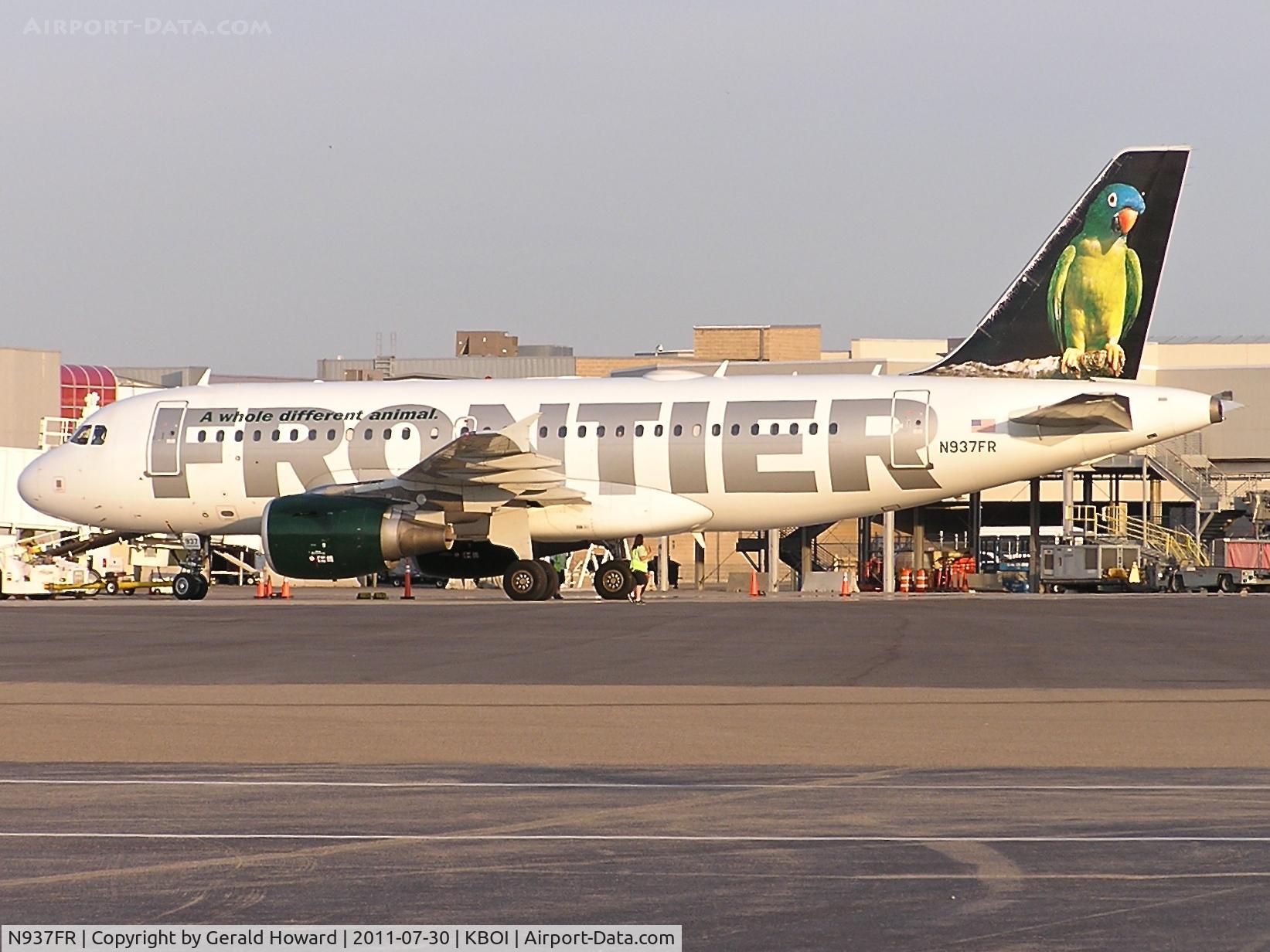 N937FR, 2005 Airbus A319-111 C/N 2400, Concourse B, north ramp.