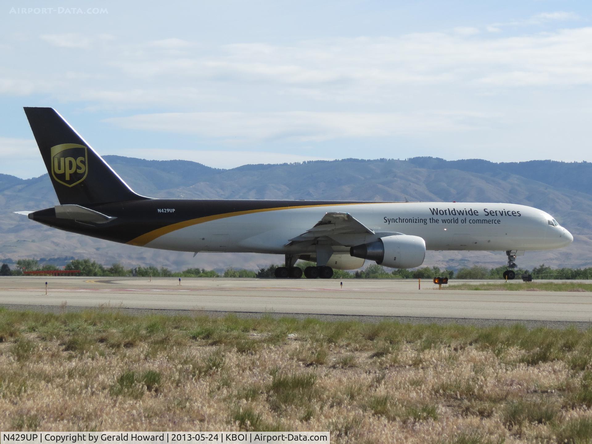 N429UP, 1992 Boeing 757-24APF C/N 25460, Take off roll on RWY 10R.