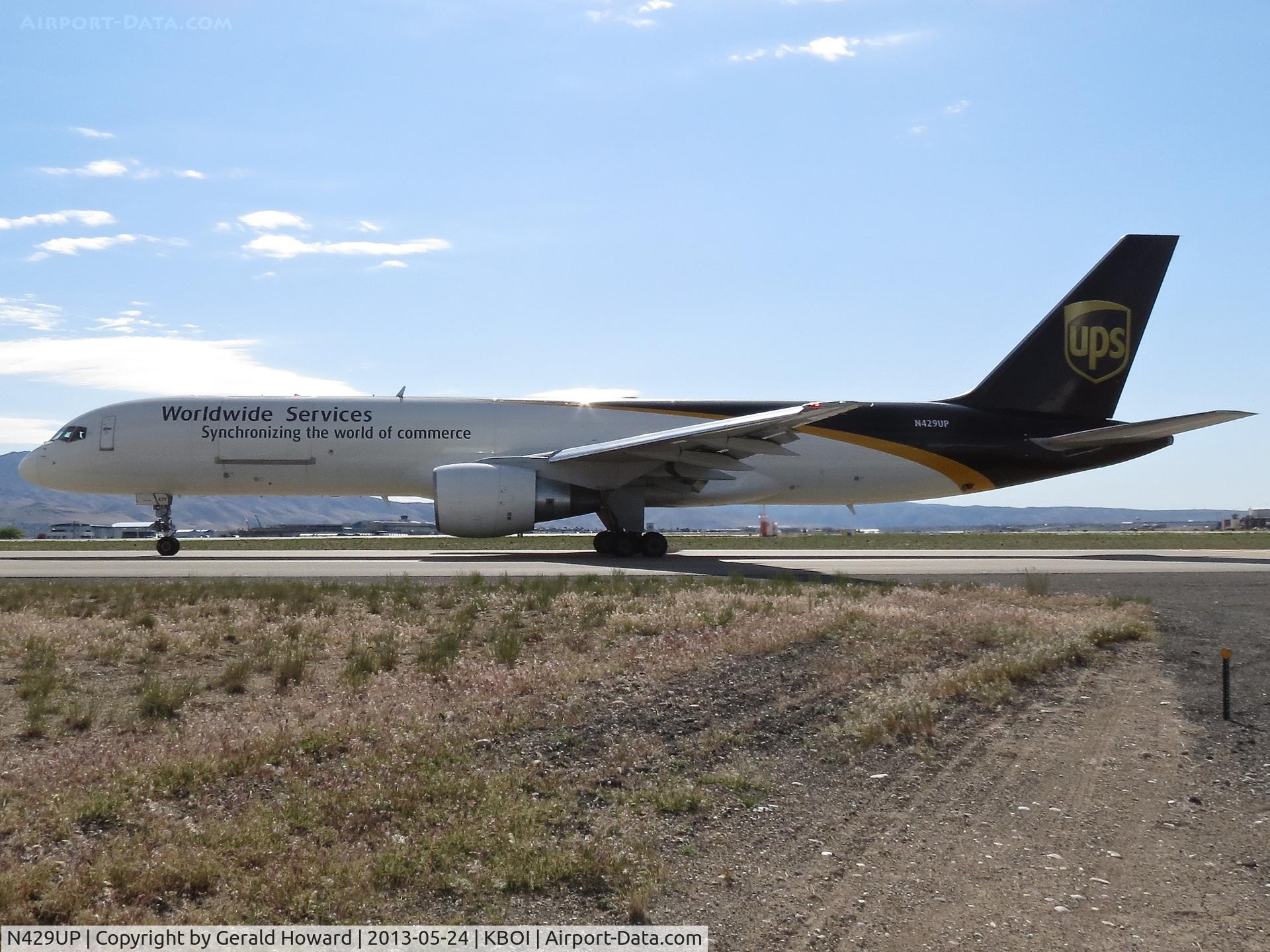 N429UP, 1992 Boeing 757-24APF C/N 25460, Holding on Taxiway Juliet.