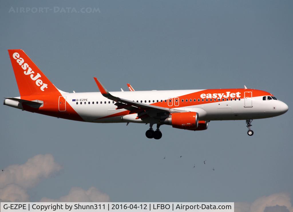 G-EZPE, 2015 Airbus A320-214 C/N 7044, Landing rwy 14L