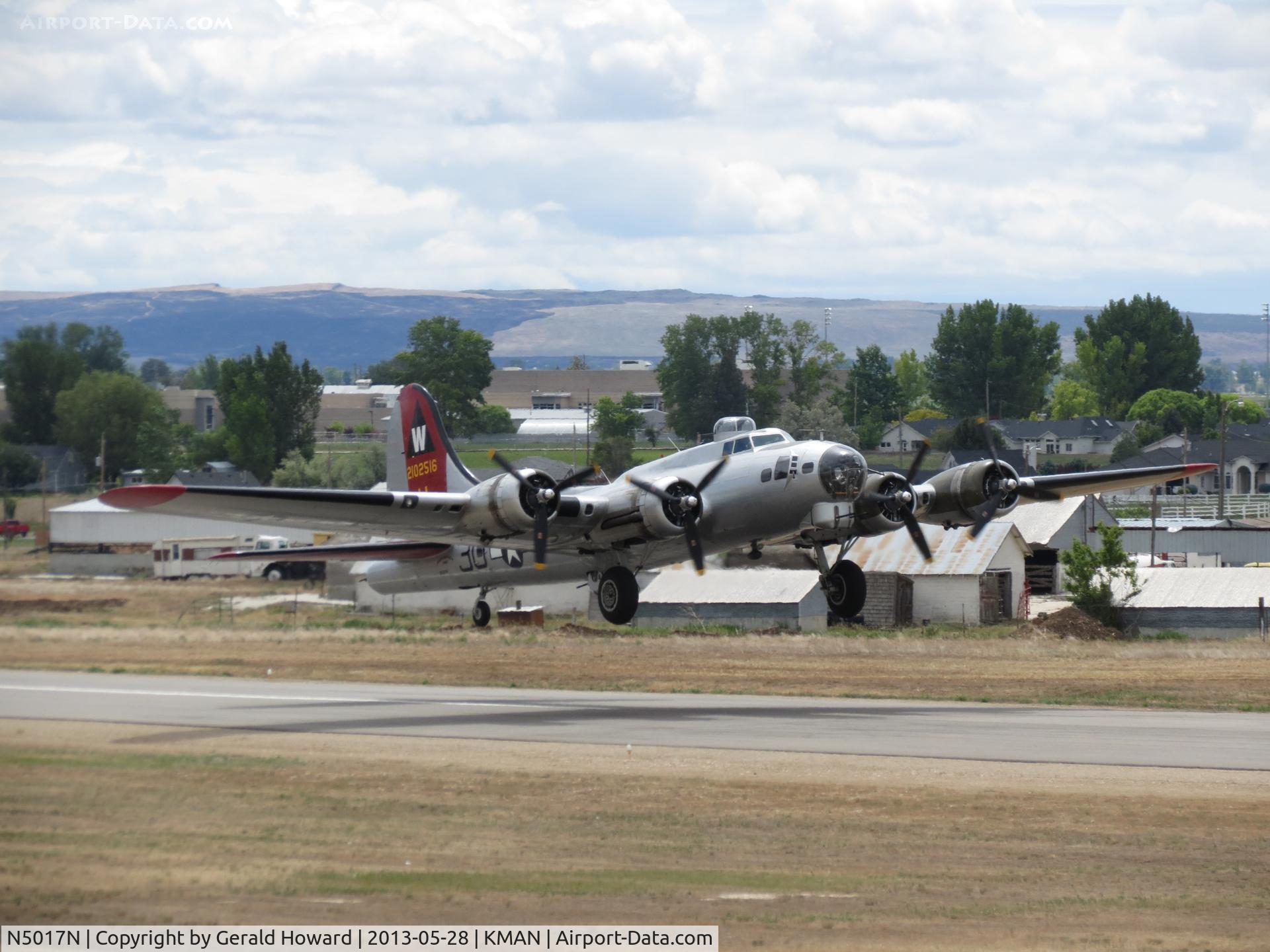 N5017N, 1944 Lockheed/Vega (Boeing) B-17G-105-VE Flying Fortress C/N 8649, Taking off on RWY 29.