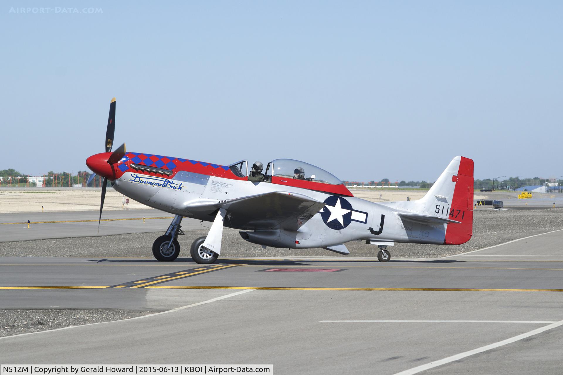 N51ZM, 1945 North American P-51D Mustang C/N 45-11471, Turning onto Alpha from taxiway A5.