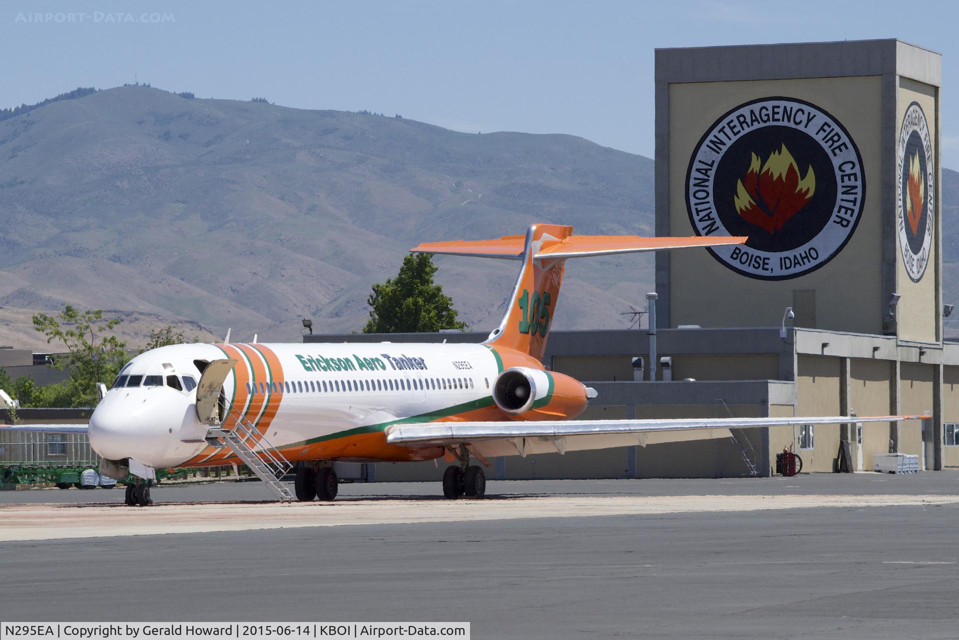 N295EA, 1991 McDonnell Douglas MD-87 (DC-9-87) C/N 53211, Parked on NIFC ramp.