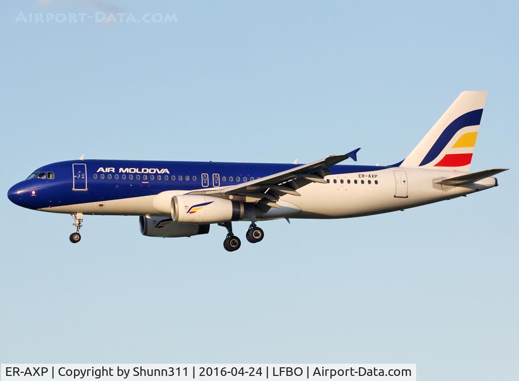 ER-AXP, 1997 Airbus A320-233 C/N 741, Landing rwy 32L