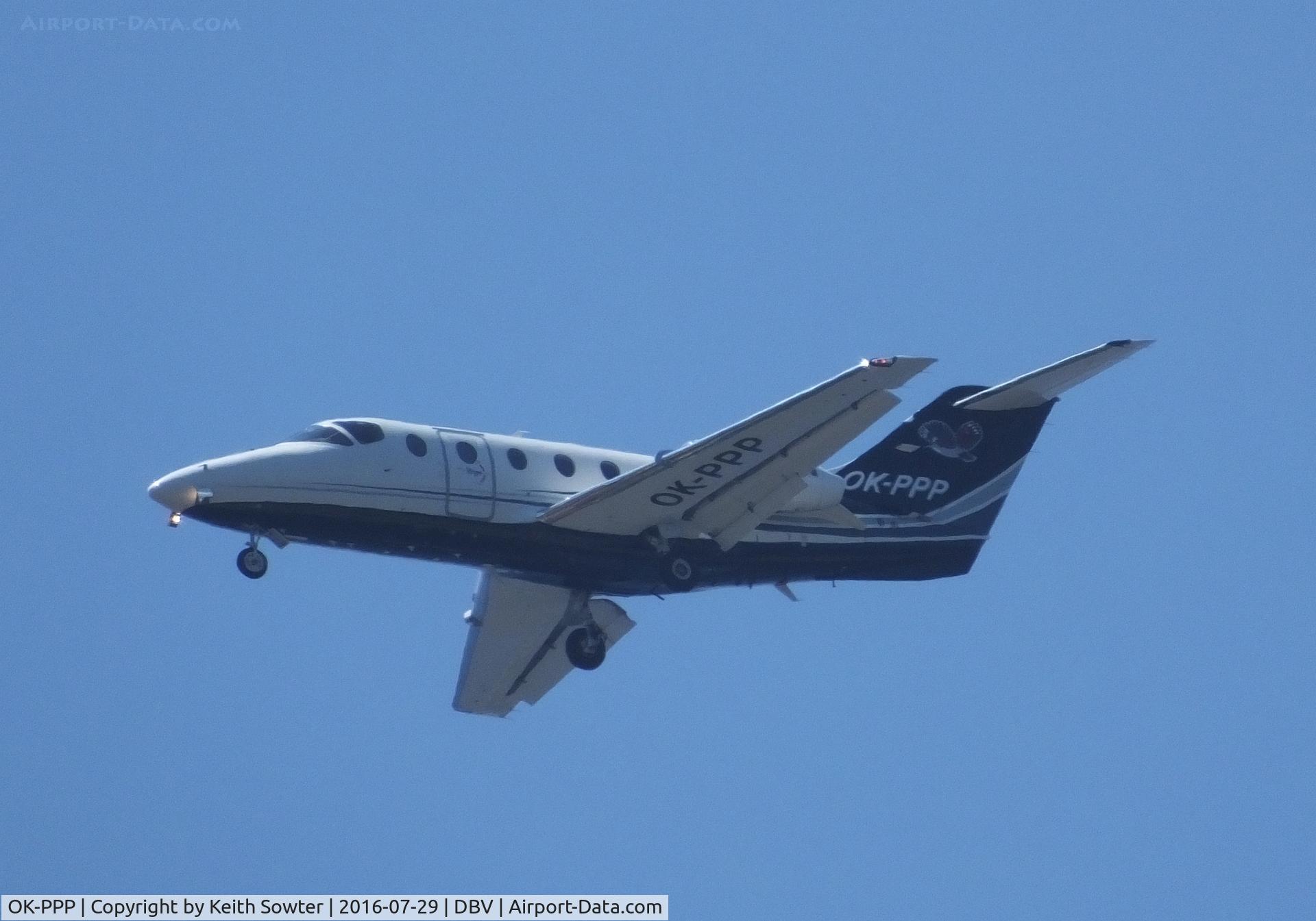 OK-PPP, 2004 Raytheon Hawker 400XP C/N RK-385, Short Finals to land at Dubrovnik