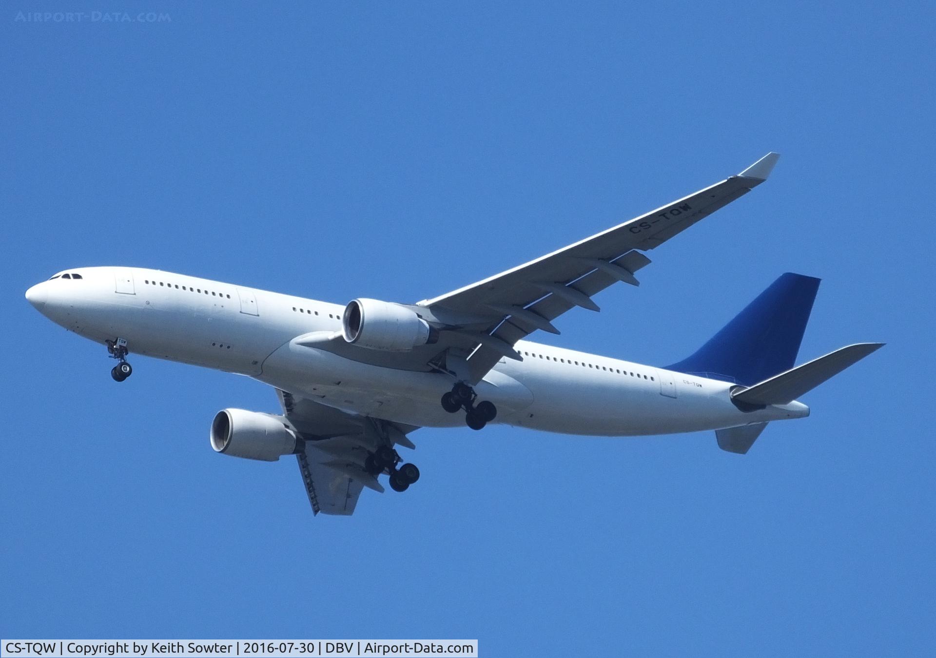CS-TQW, 1999 Airbus A330-223 C/N 262, Short finals to Dubrovnik