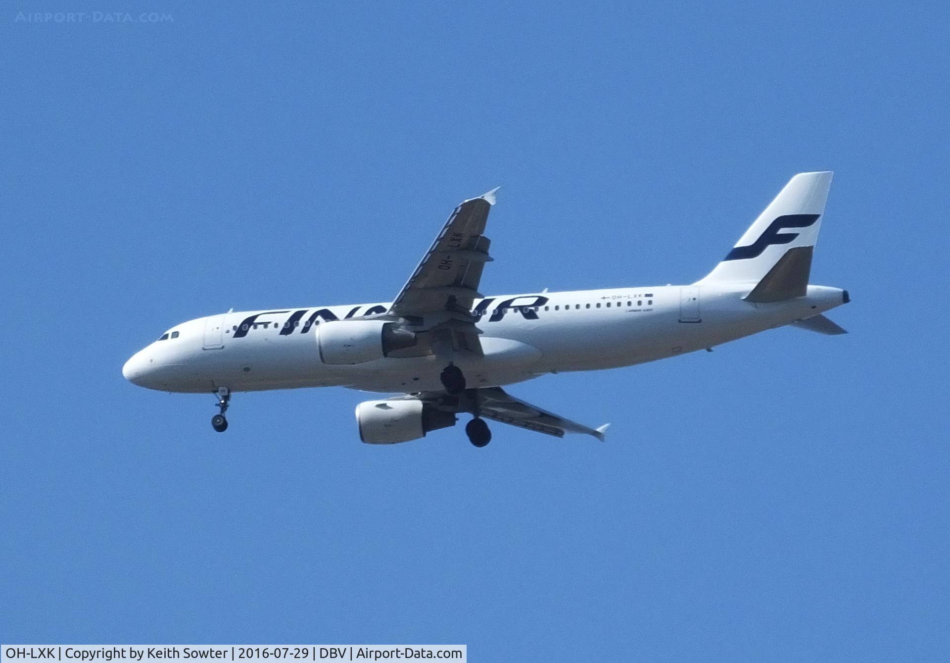 OH-LXK, 2003 Airbus A320-214 C/N 2065, Short finals to Dubrovnik