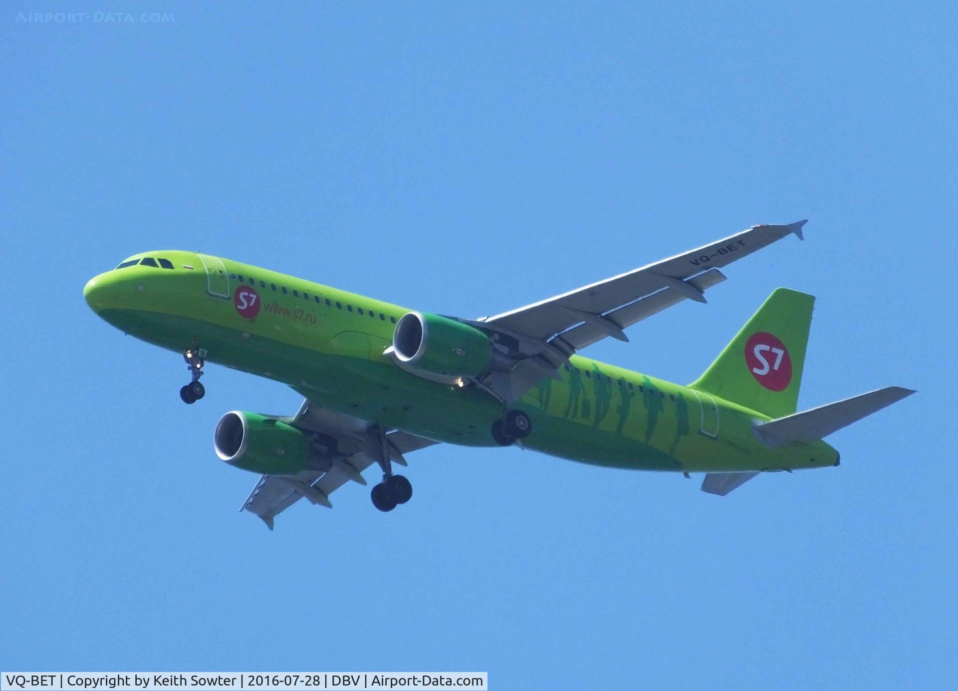 VQ-BET, 2009 Airbus A320-214 C/N 4150, Short finals to land at Dubrovnik