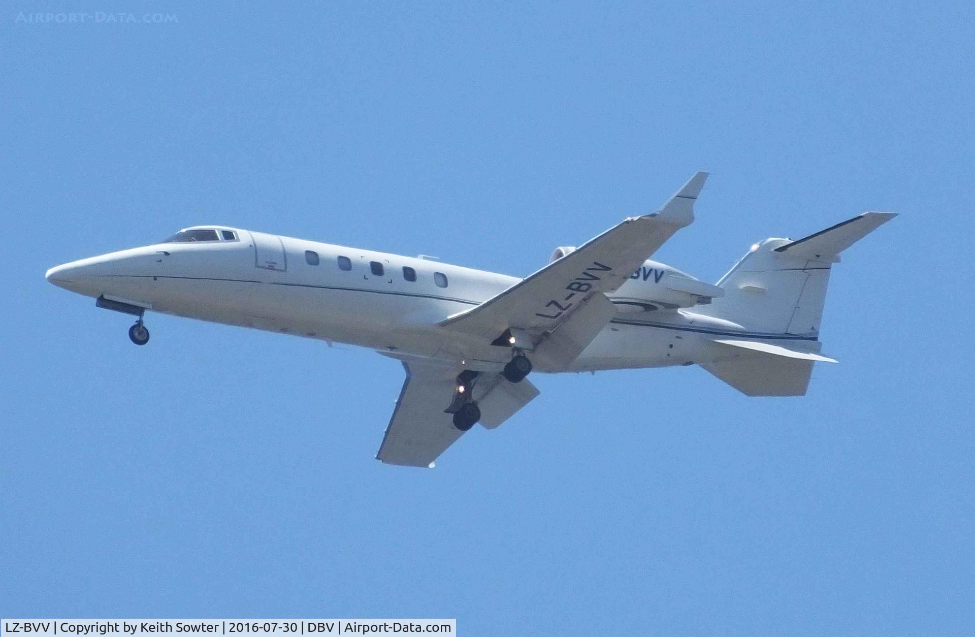 LZ-BVV, 2000 Learjet 60 C/N 60-203, Short finals to land at Dubrovnik