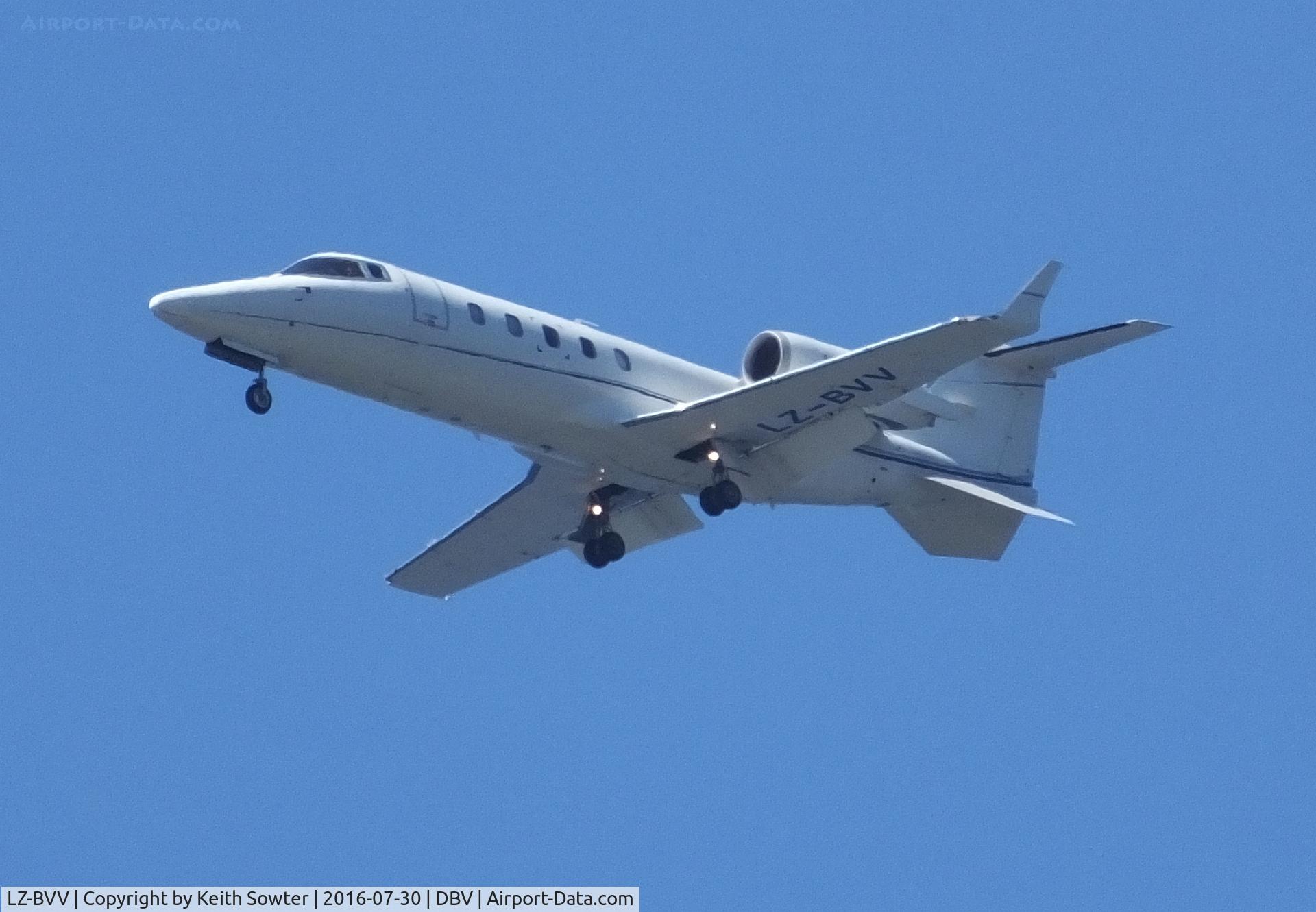 LZ-BVV, 2000 Learjet 60 C/N 60-203, Short finals to land at Dubrovnik