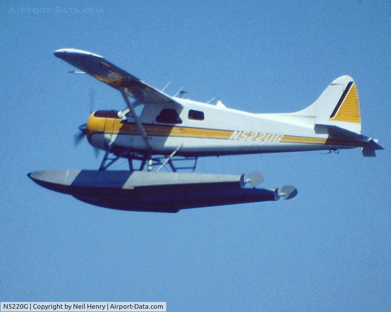 N5220G, 1955 De Havilland Canada DHC-2 Beaver Mk.1 C/N 833, Scanned from original slide taken August (?) 1998 at Fishermans Wharf, San Francisco, CA - Aircraft taking off from the harbour.
