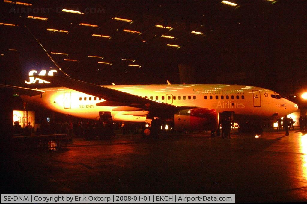SE-DNM, 1998 Boeing 737-683 C/N 28288, SE-DNM in CPH SEP98