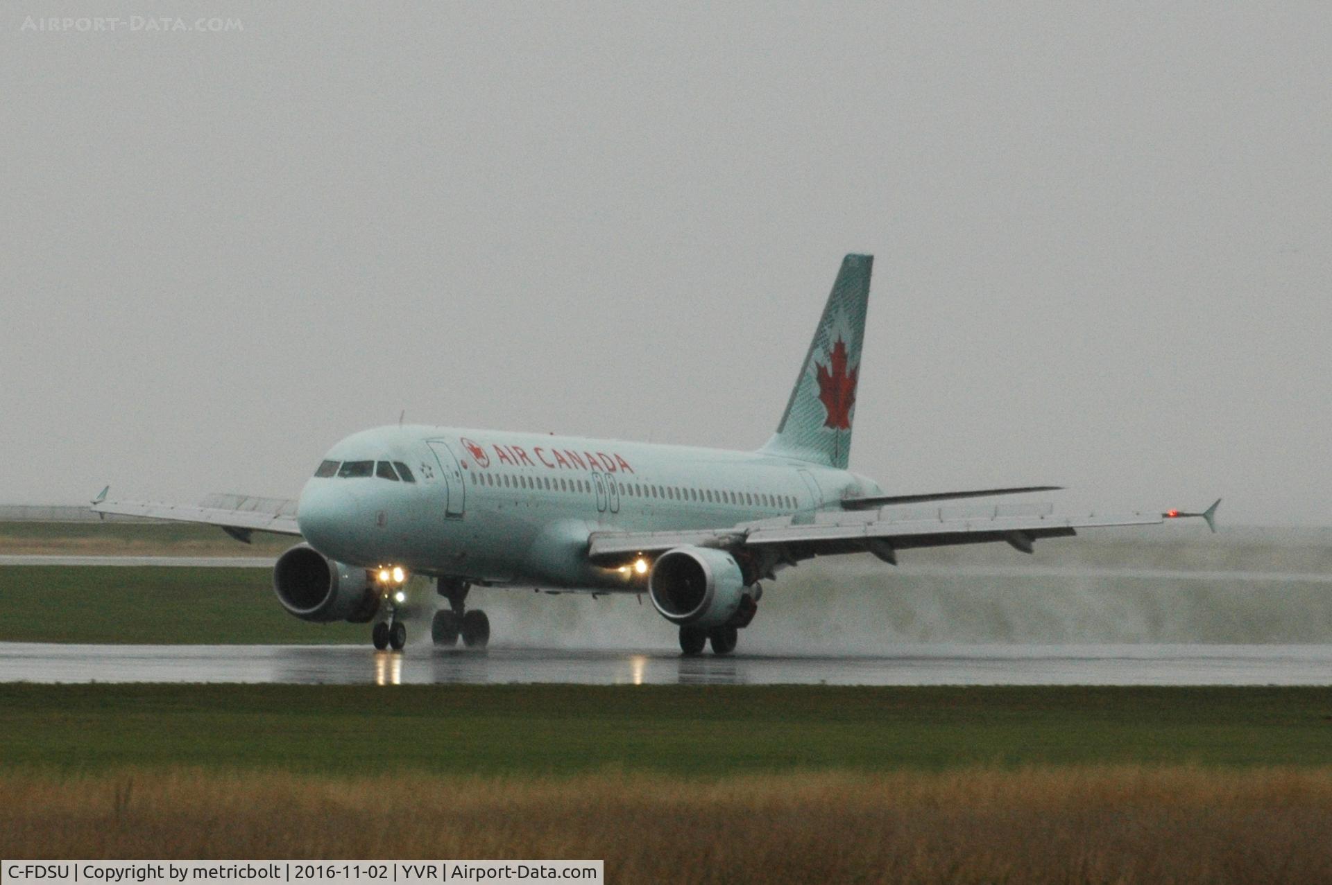 C-FDSU, 1990 Airbus A320-211 C/N 141, Rainy day arrival in Vancouver