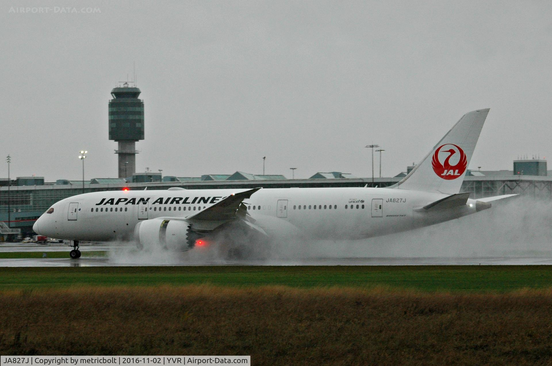 JA827J, 2011 Boeing 787-8 Dreamliner C/N 34837, Rainy day arrival in Vancouver