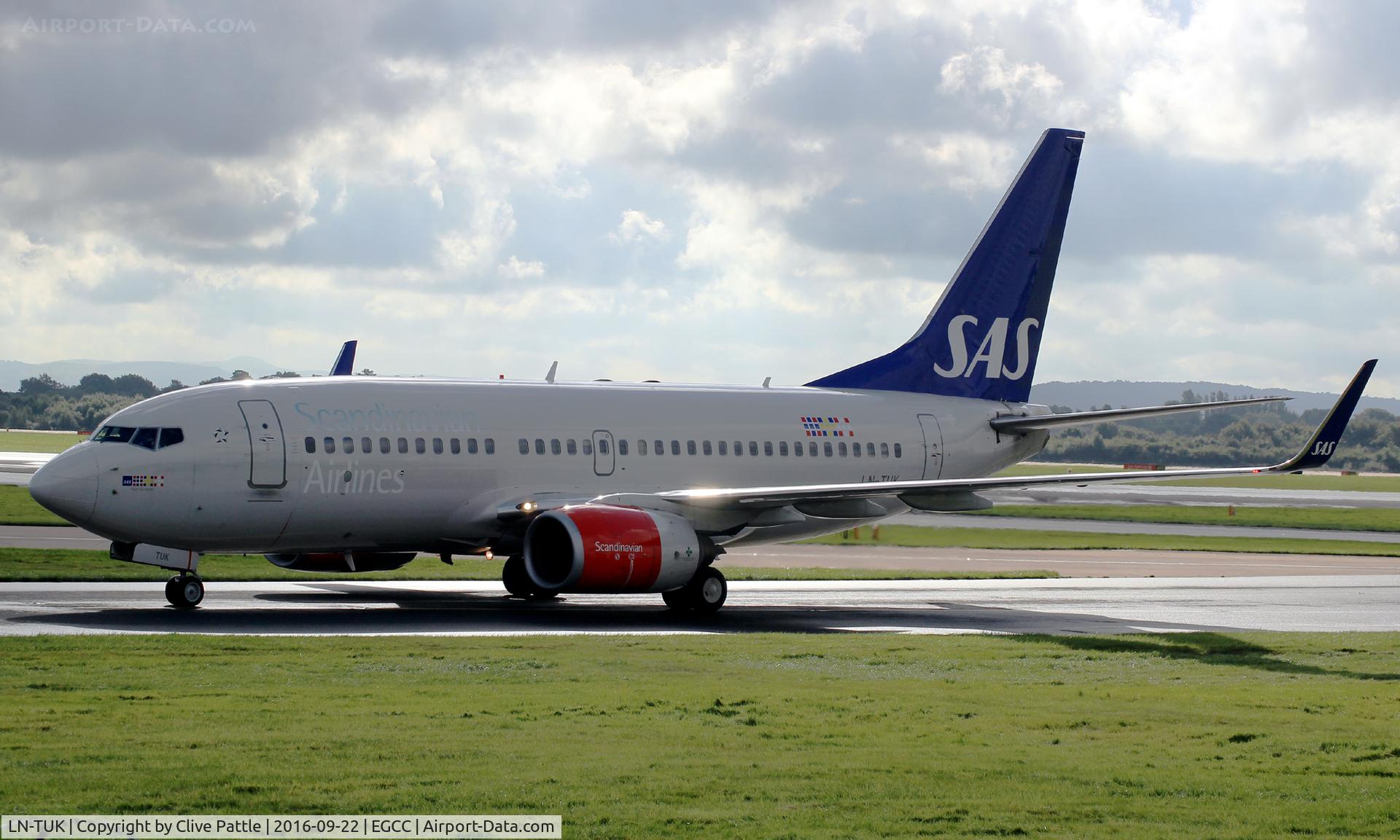 LN-TUK, 2001 Boeing 737-705 C/N 29096, EGCC arrival
