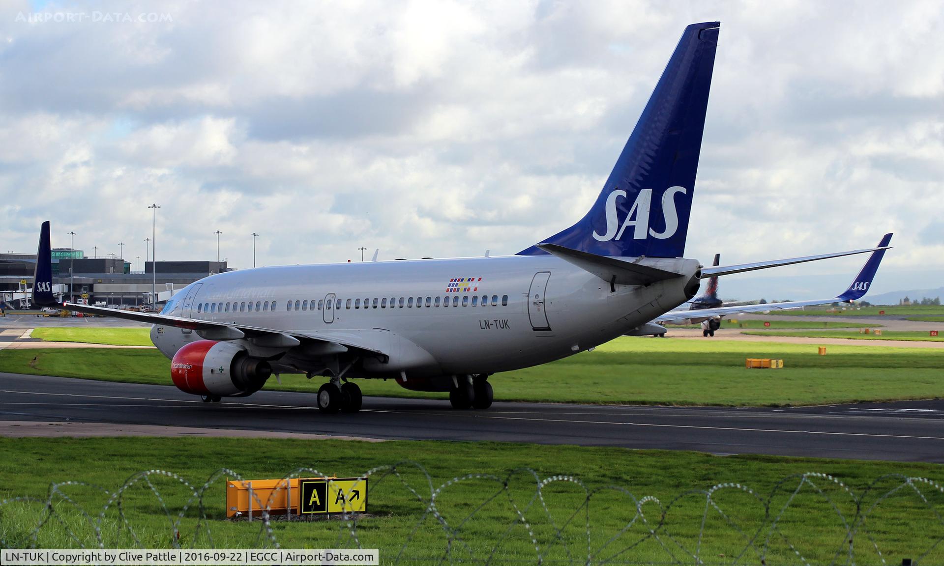 LN-TUK, 2001 Boeing 737-705 C/N 29096, Taxy to terminal at EGCC