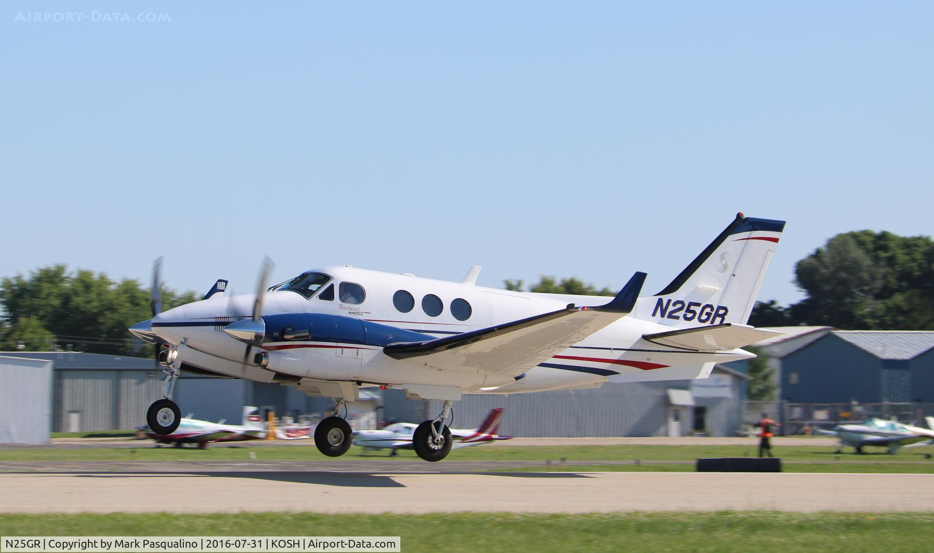 N25GR, 1996 Raytheon C90A King Air C/N LJ-1440, Beech C90A