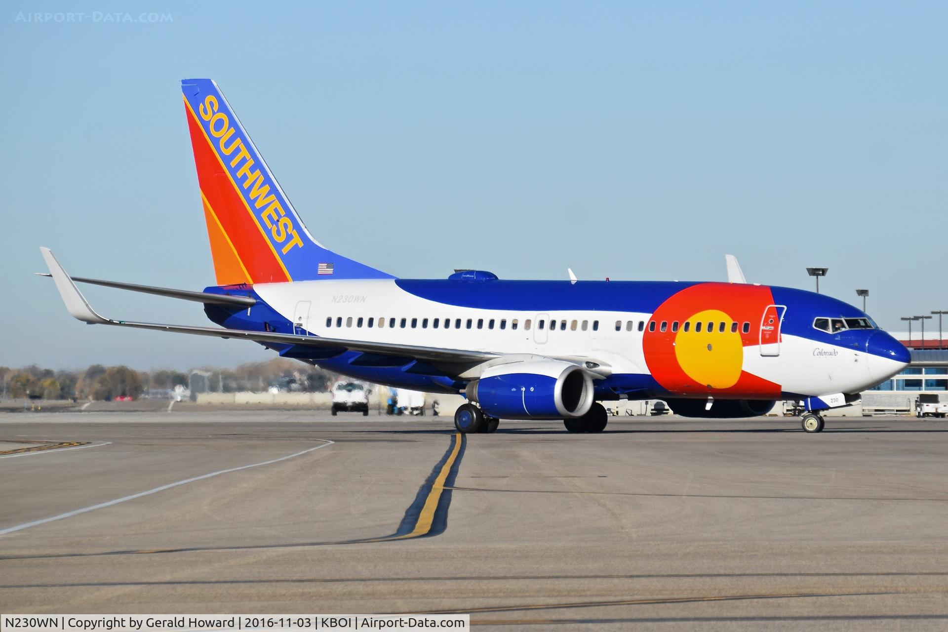 N230WN, 2006 Boeing 737-7H4 C/N 34592, Pulling up to Gate 17.