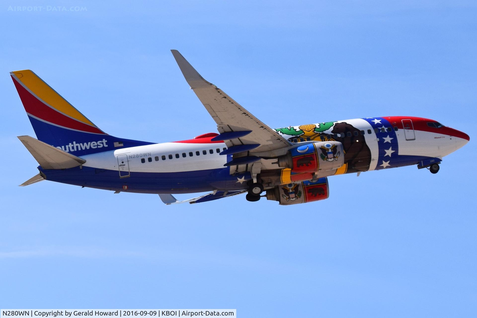 N280WN, 2007 Boeing 737-7H4 C/N 32533, New paint job last year.