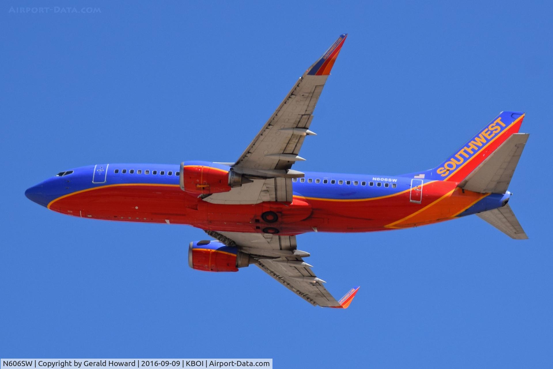 N606SW, 1995 Boeing 737-3H4 C/N 27926, Departing RWY28R.