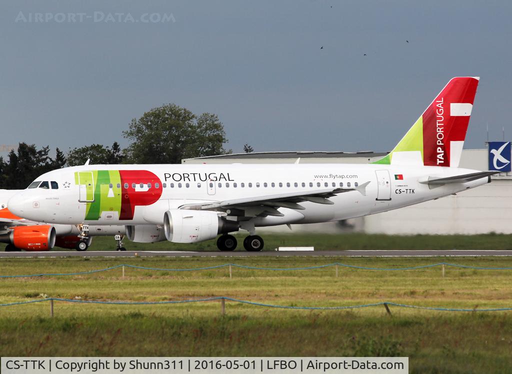 CS-TTK, 1999 Airbus A319-111 C/N 1034, Ready for departure from rwy 32R
