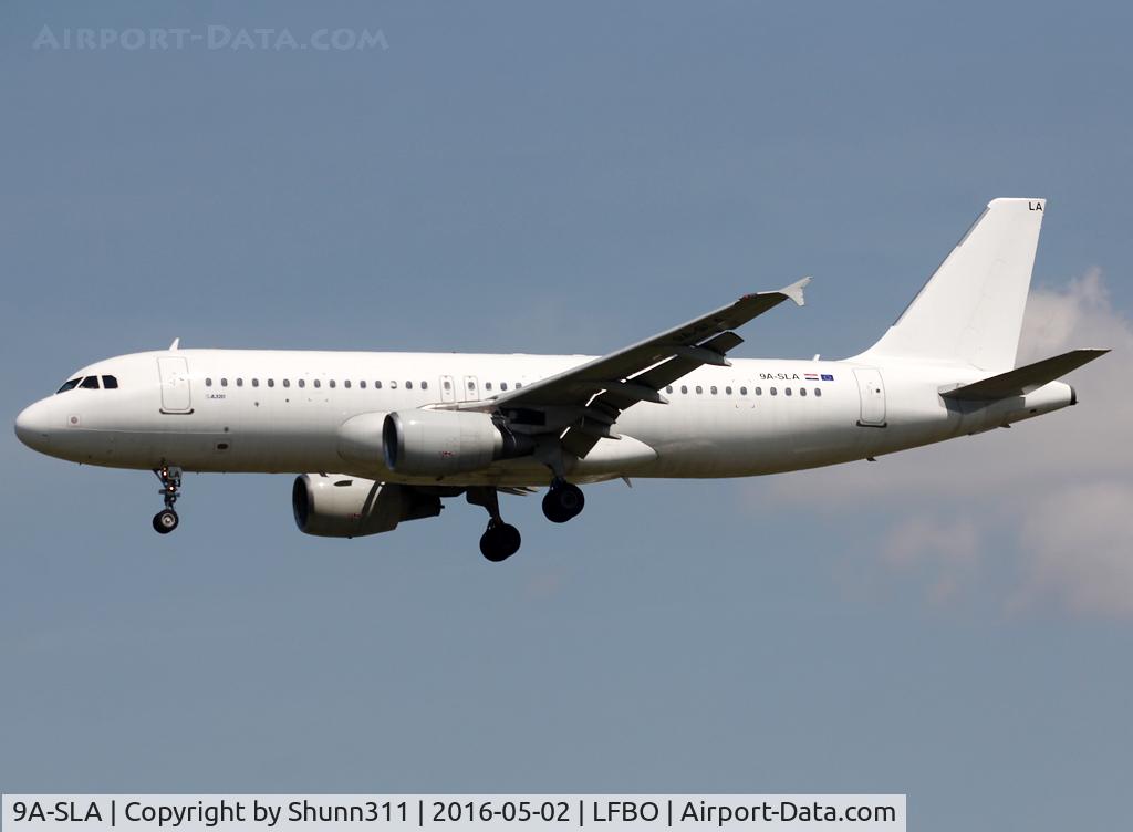 9A-SLA, 1998 Airbus A320-214 C/N 828, Landing rwy 32L without titles