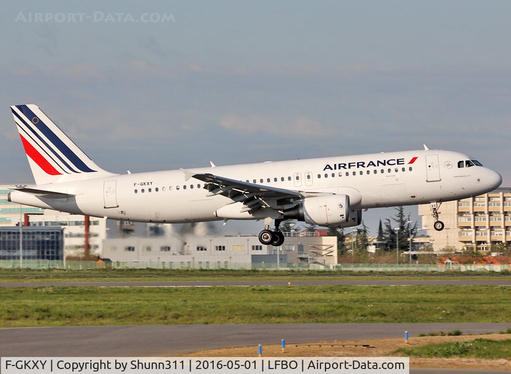 F-GKXY, 2009 Airbus A320-214 C/N 4105, Landing rwy 32R in new c/s