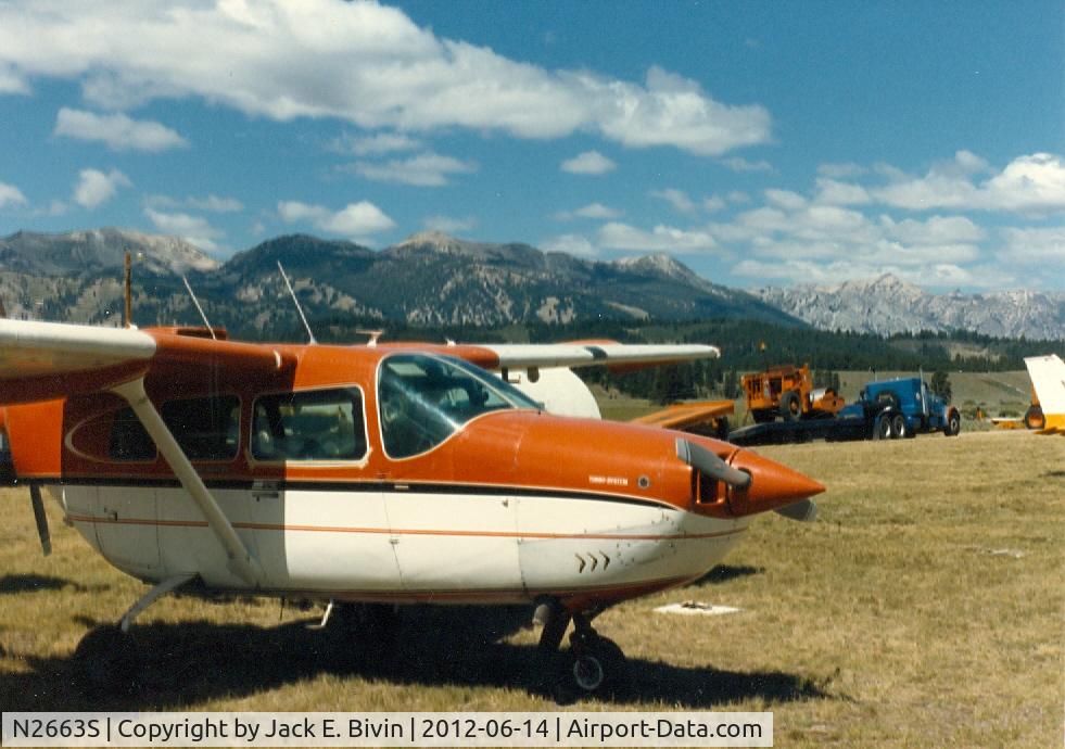 N2663S, 1968 Cessna T337C Turbo Super Skymaster C/N 337-0963, Cessna N2663S at Smiley Creek, Idaho