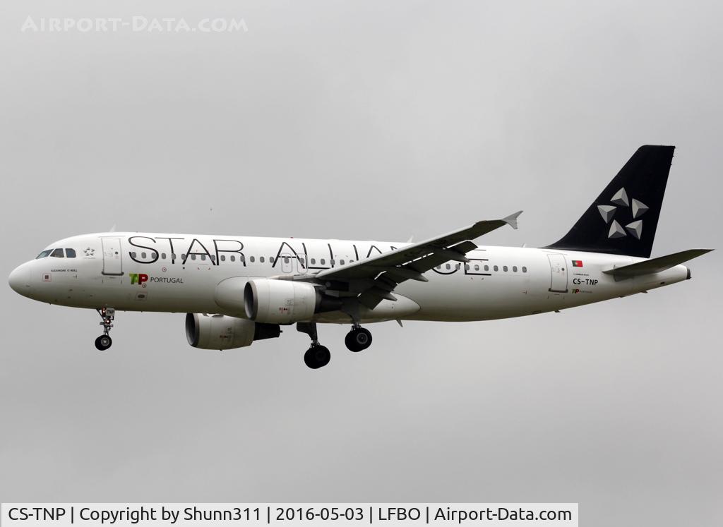 CS-TNP, 2004 Airbus A320-214 C/N 2178, Landing rwy 32L in Star Alliance c/s