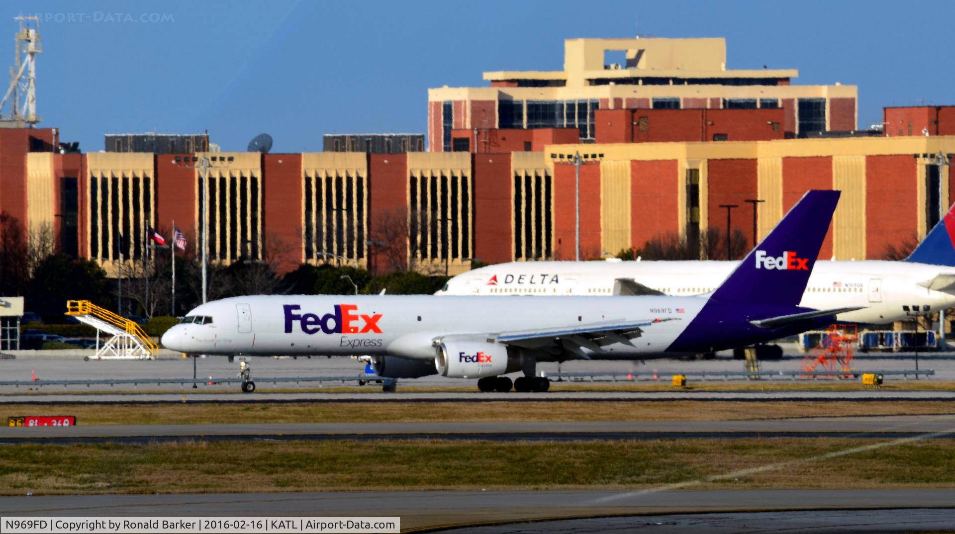 N969FD, 1997 Boeing 757-28A C/N 28164, Landing Atlanta
