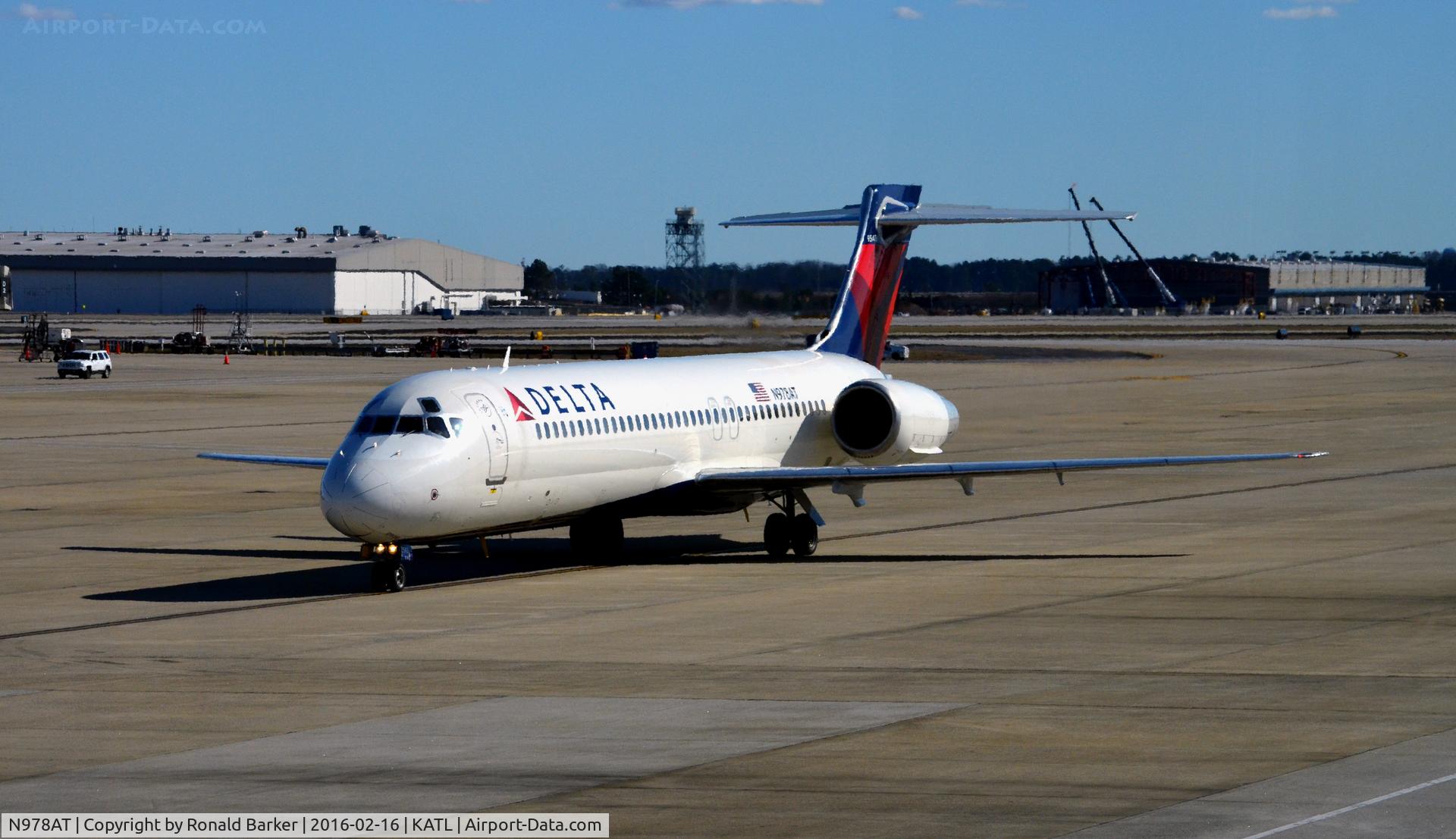 N978AT, 2002 Boeing 717-200 C/N 55037, Taxi Atlanta