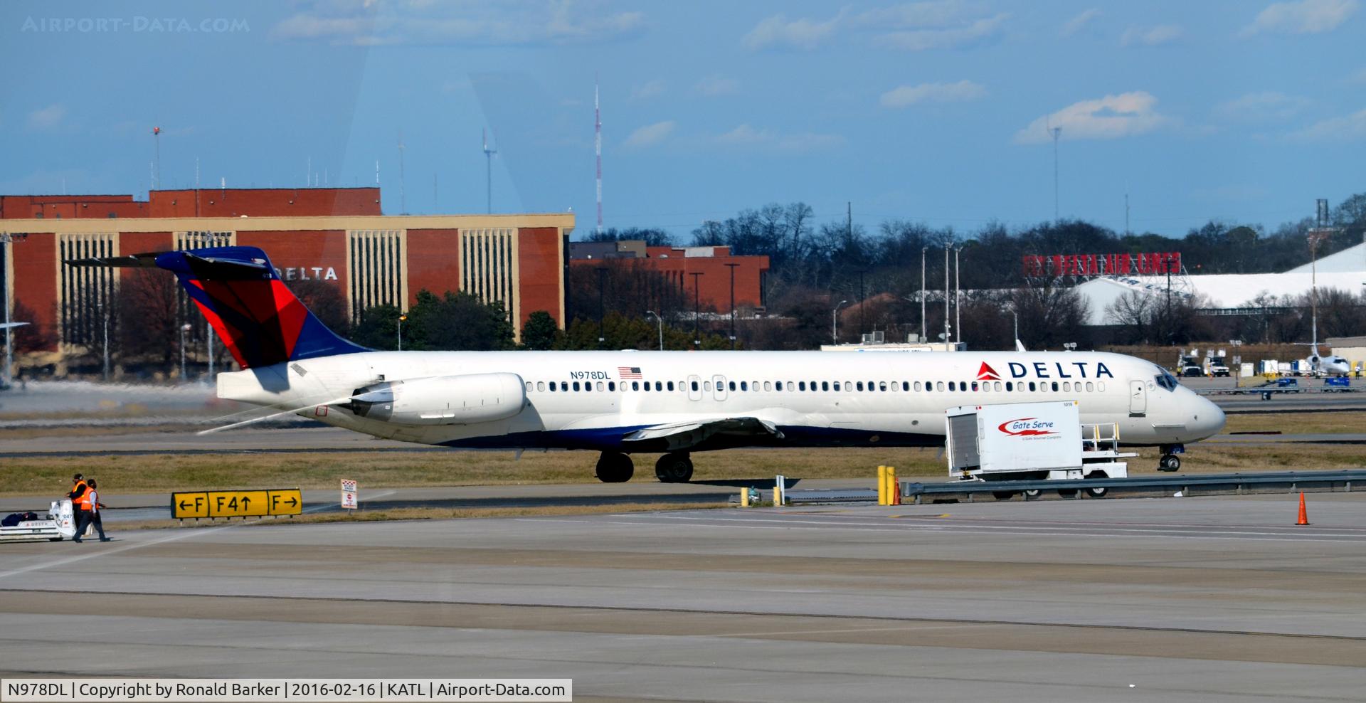 N978DL, 1991 McDonnell Douglas MD-88 C/N 53259, Taxi Atlanta
