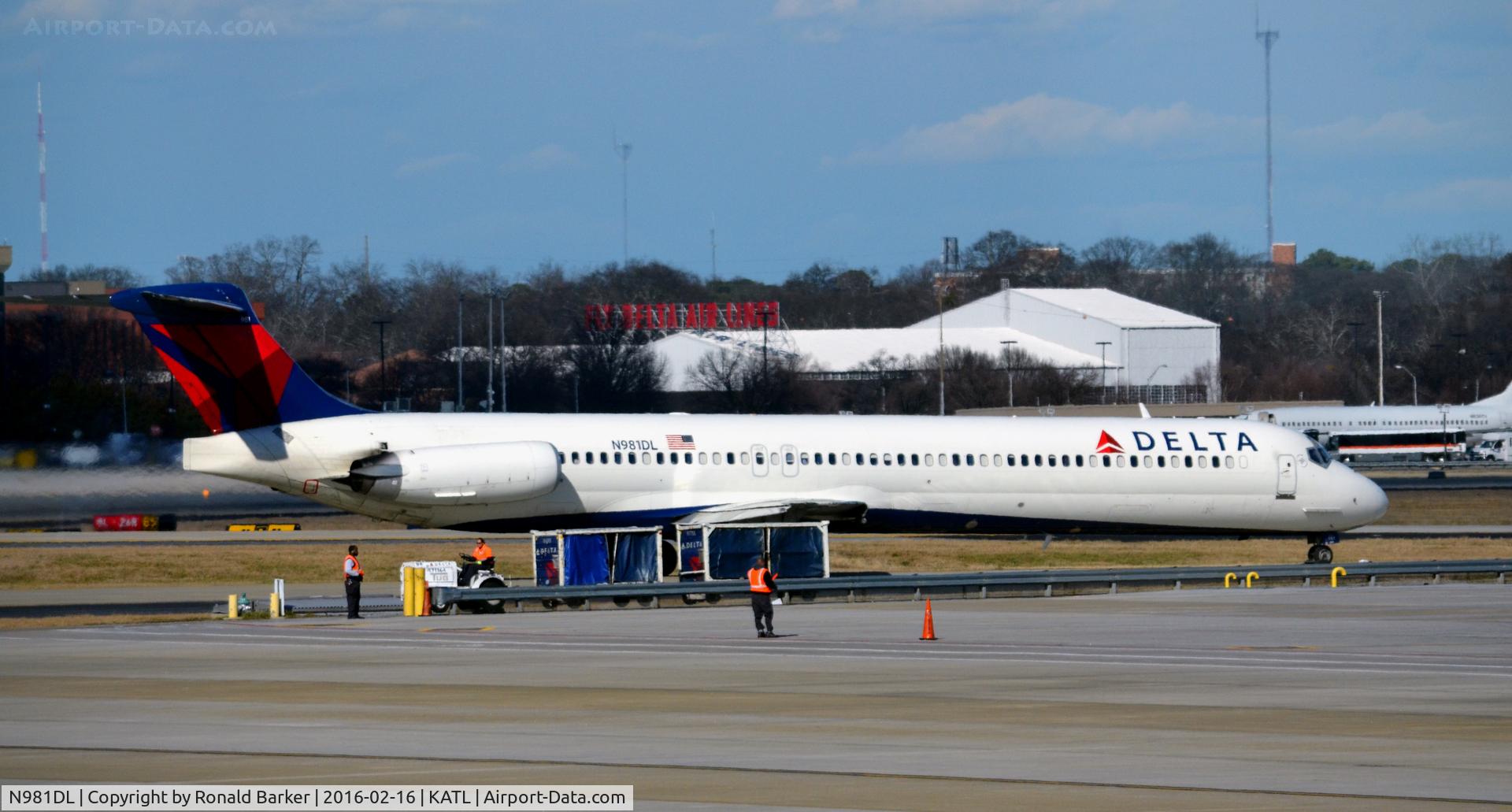 N981DL, 1991 McDonnell Douglas MD-88 C/N 53268, Taxi Atlanta