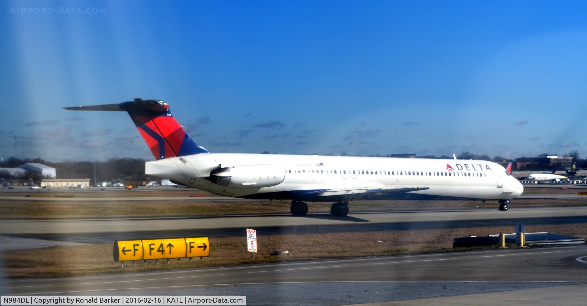 N984DL, 1991 McDonnell Douglas MD-88 C/N 53311, Taxi Atlanta
