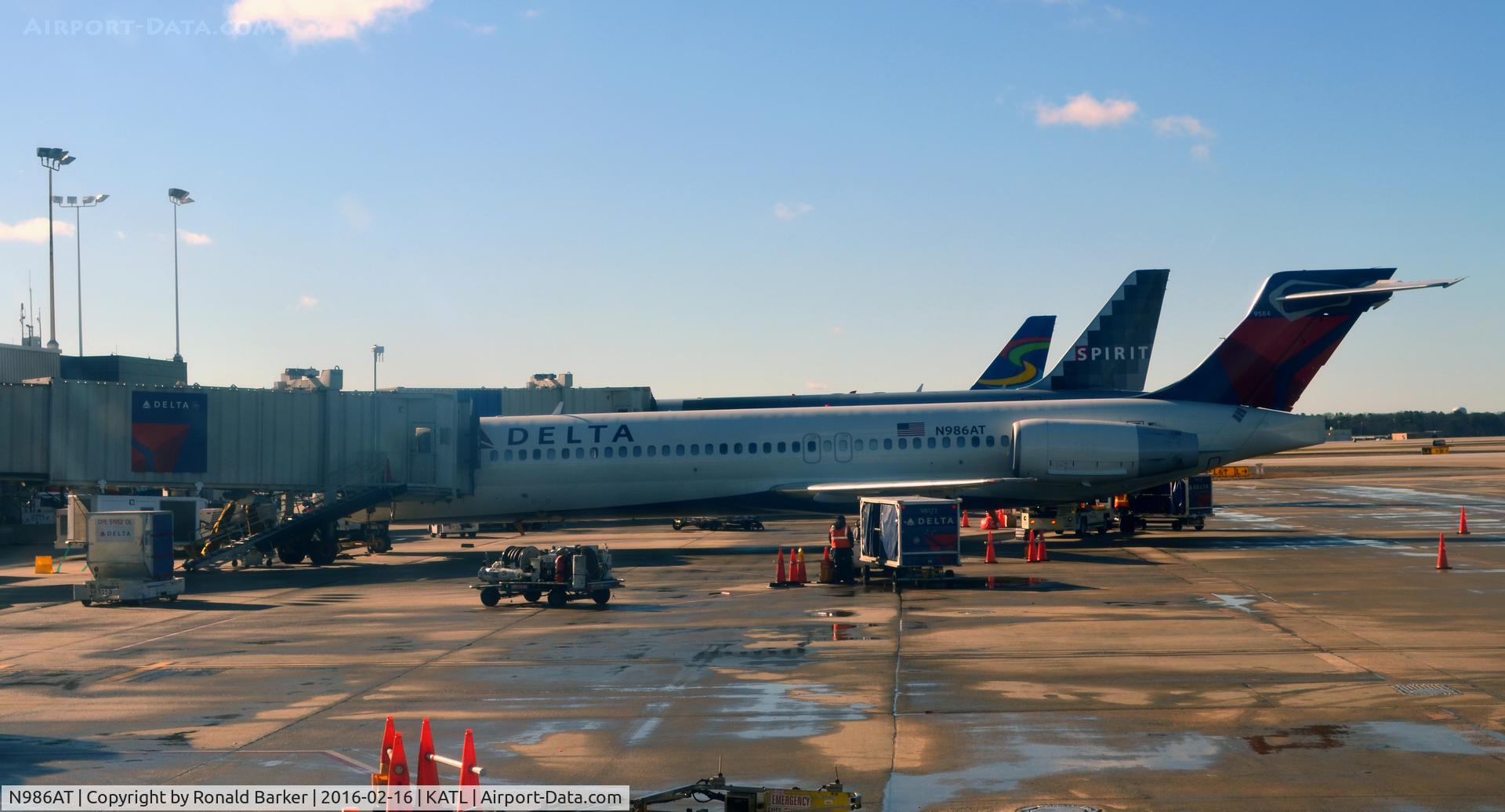N986AT, 2001 Boeing 717-200 C/N 55089, At the gate Atlanta