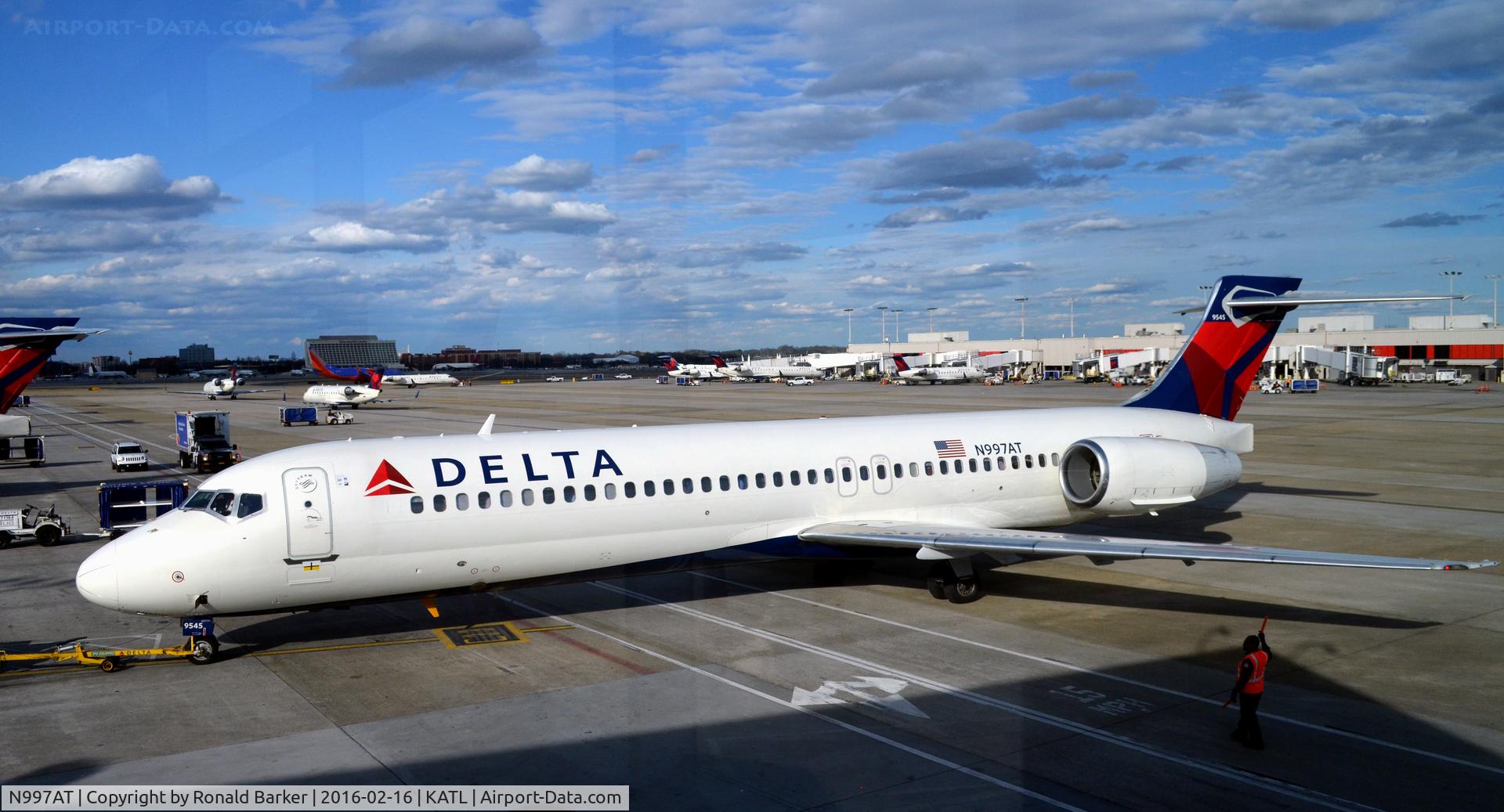 N997AT, 2002 Boeing 717-200 C/N 55141, Push Back Atlanta