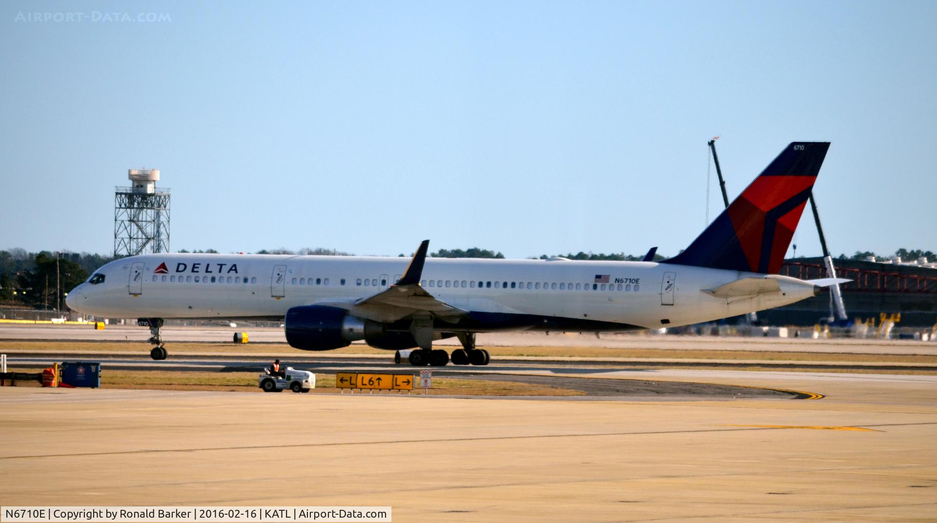 N6710E, 2000 Boeing 757-232 C/N 30482, Taxi Atlanta