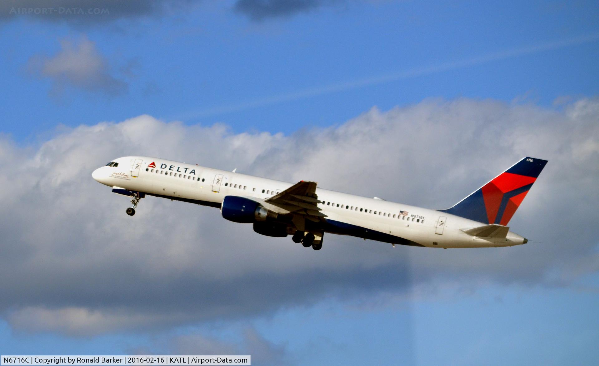N6716C, 2001 Boeing 757-232 C/N 30838, Takeoff Atlanta