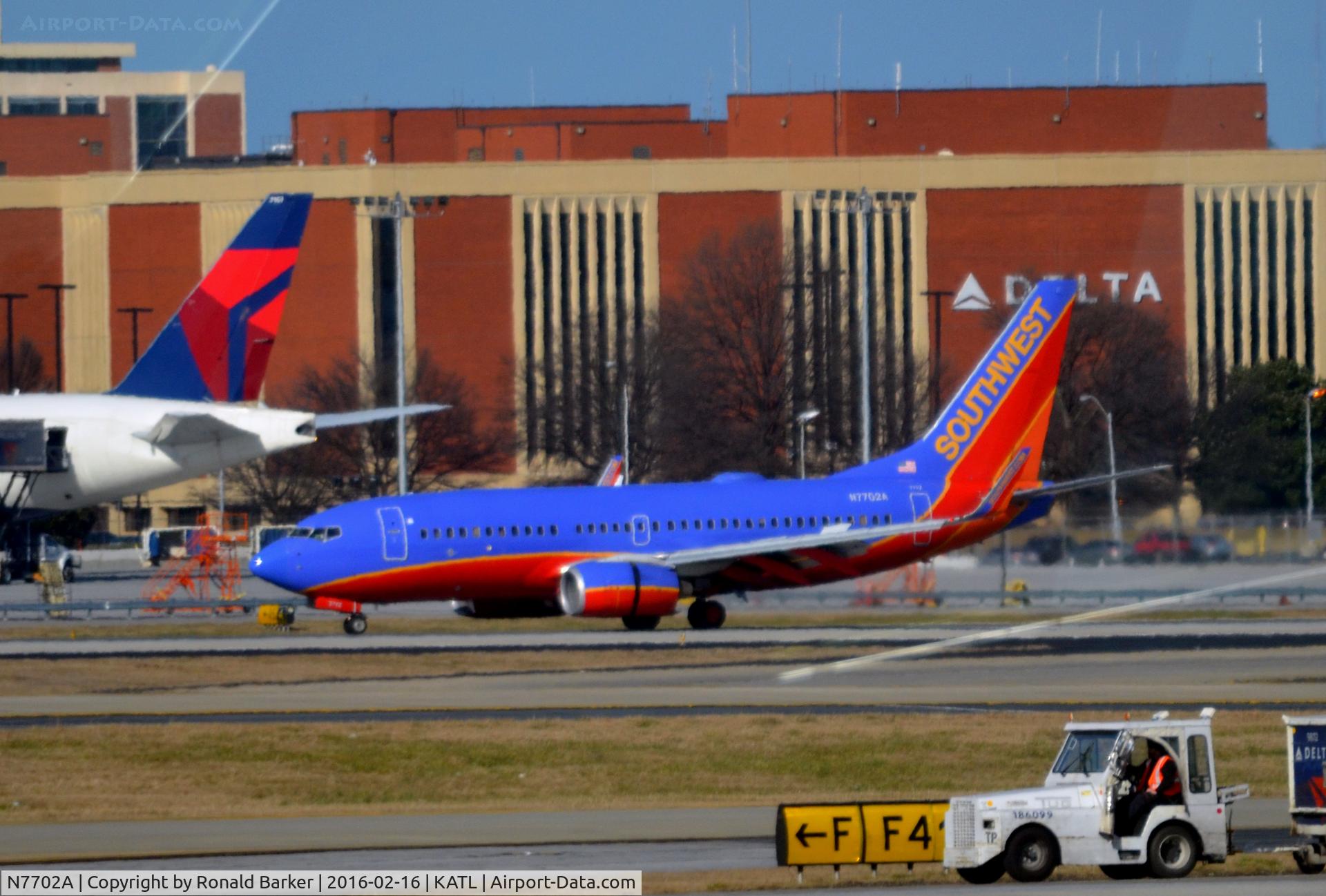 N7702A, 2004 Boeing 737-7BD C/N 33917, Landing Atlanta