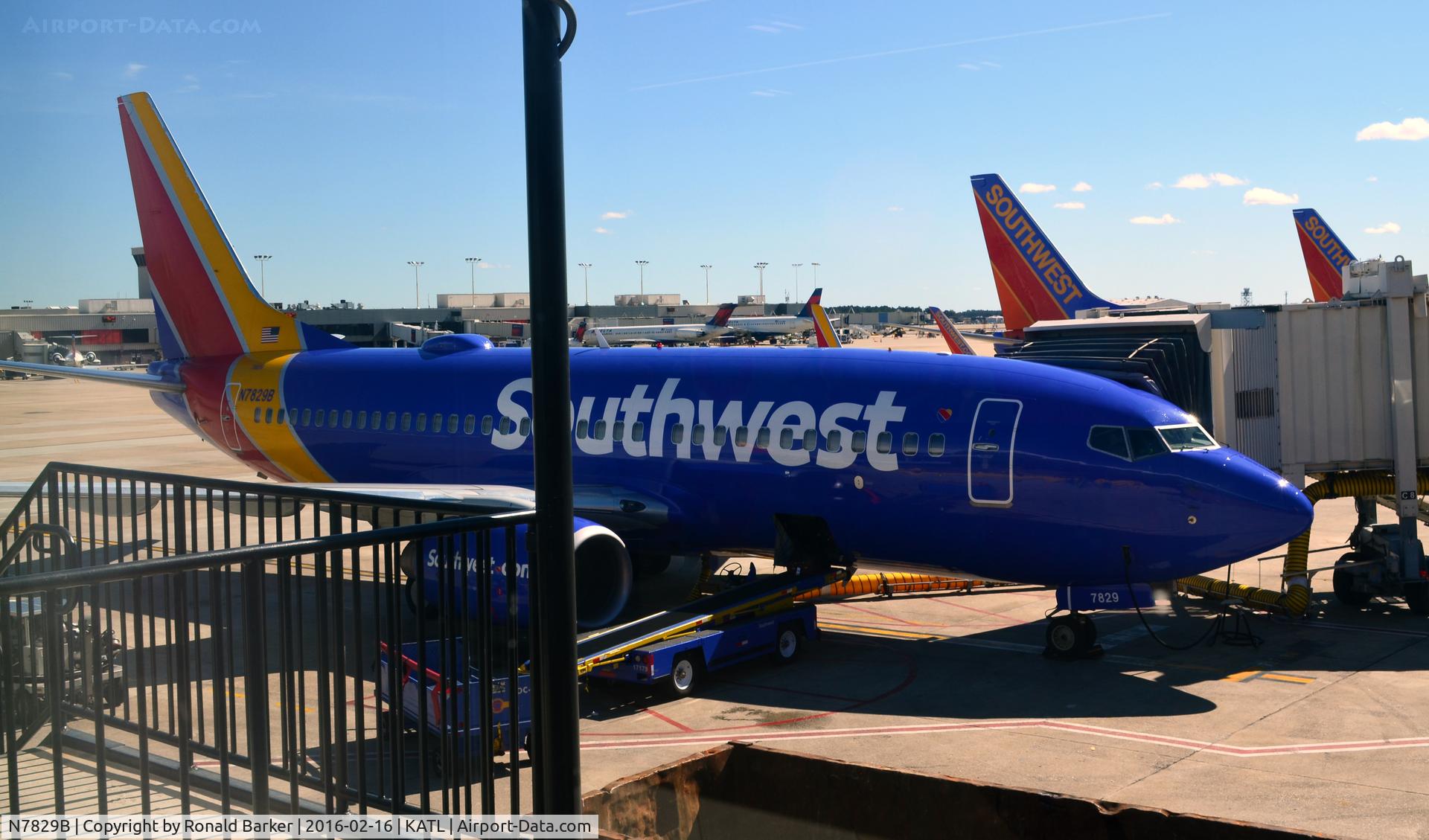N7829B, 2003 Boeing 737-7CT C/N 32751, At the gate Atlanta