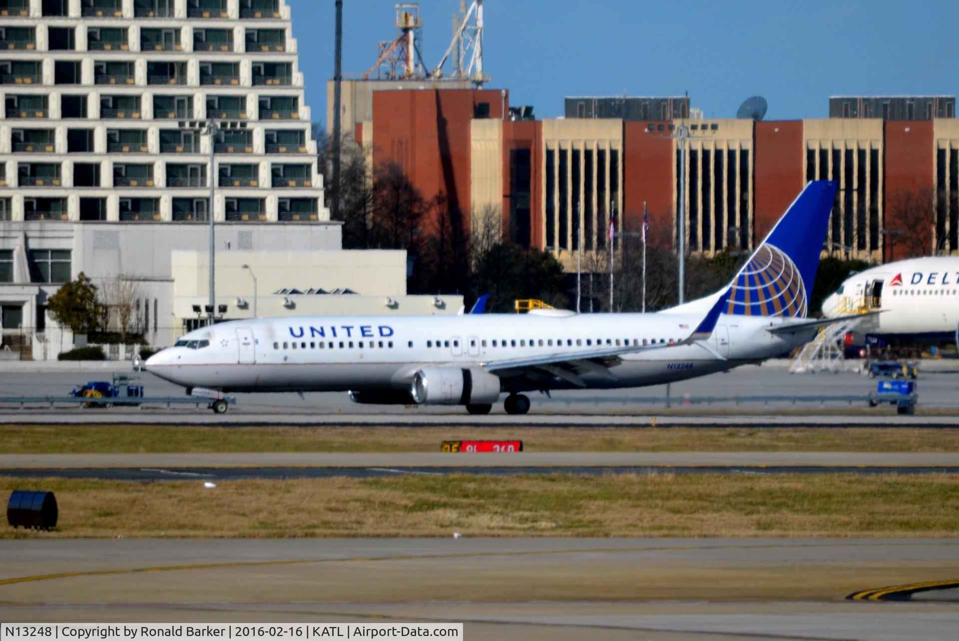 N13248, 1999 Boeing 737-824 C/N 28808, Landing Atlanta