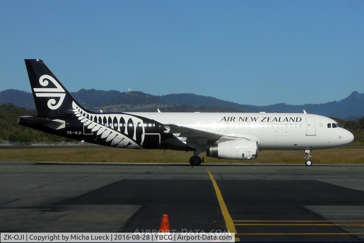 ZK-OJI, 2004 Airbus A320-232 C/N 2297, At Coolangatta