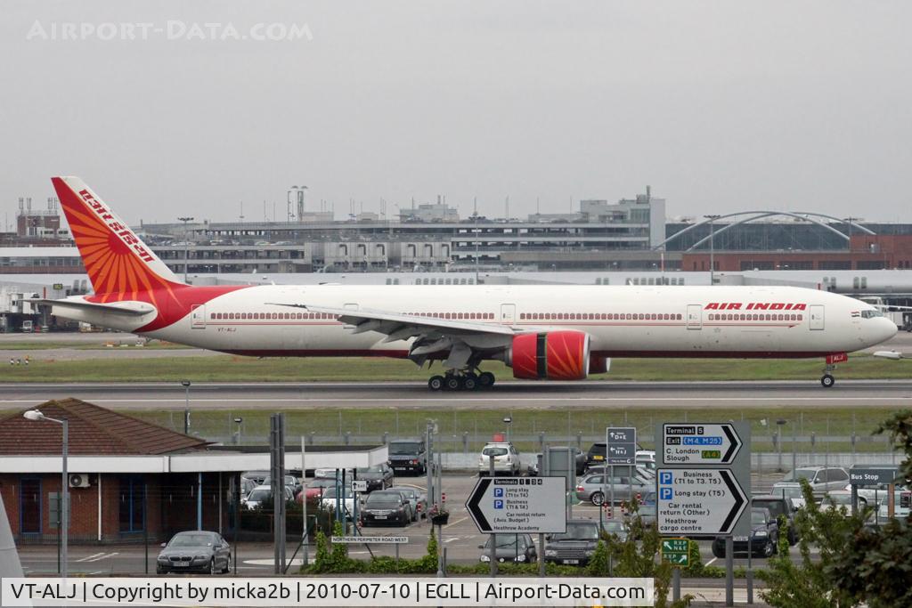 VT-ALJ, 2007 Boeing 777-337/ER C/N 36308, Taxiing