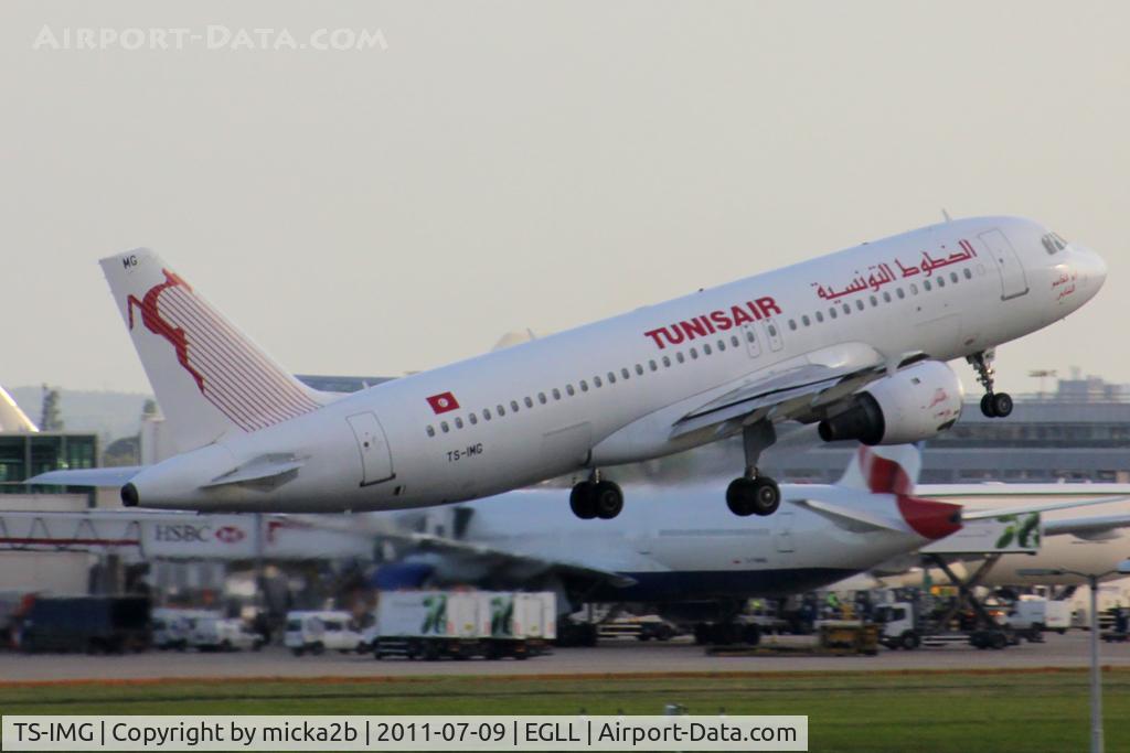 TS-IMG, 1992 Airbus A320-211 C/N 0390, Take off