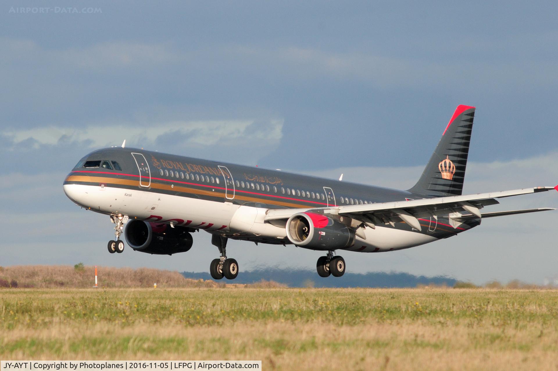 JY-AYT, 2012 Airbus A321-231 C/N 5099, CDG landing
