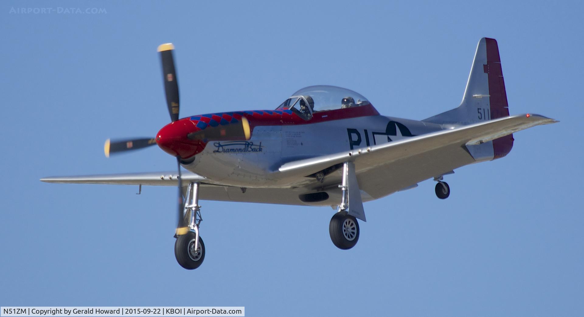 N51ZM, 1945 North American P-51D Mustang C/N 45-11471, Final Approach for RWY 10R.